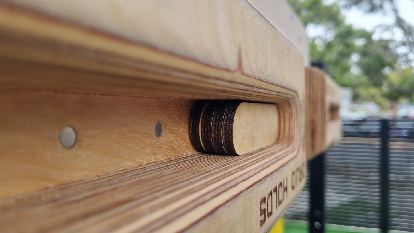 Morrígan II Hangboard